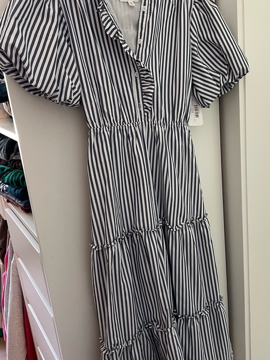 Dresses & Skirts - NWT Striped Puff-Sleeve Tiered Maxi Dress - Navy & White